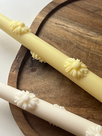 Daisy Easter Candle